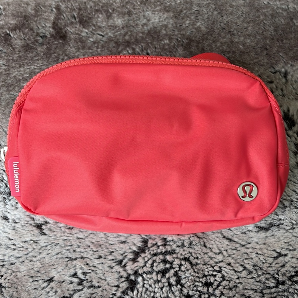 NWT Lululemon Belt Bag - Picture 1 of 16